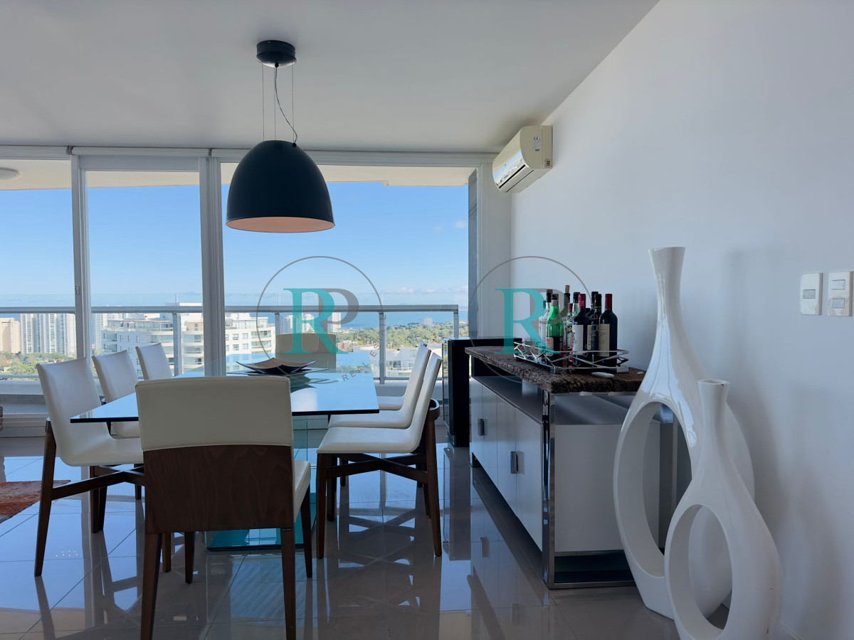 Apartamento ID.1700 - Penthouse en VENTA, 3 dormitorios en suite + Dependencia, vista 180°.