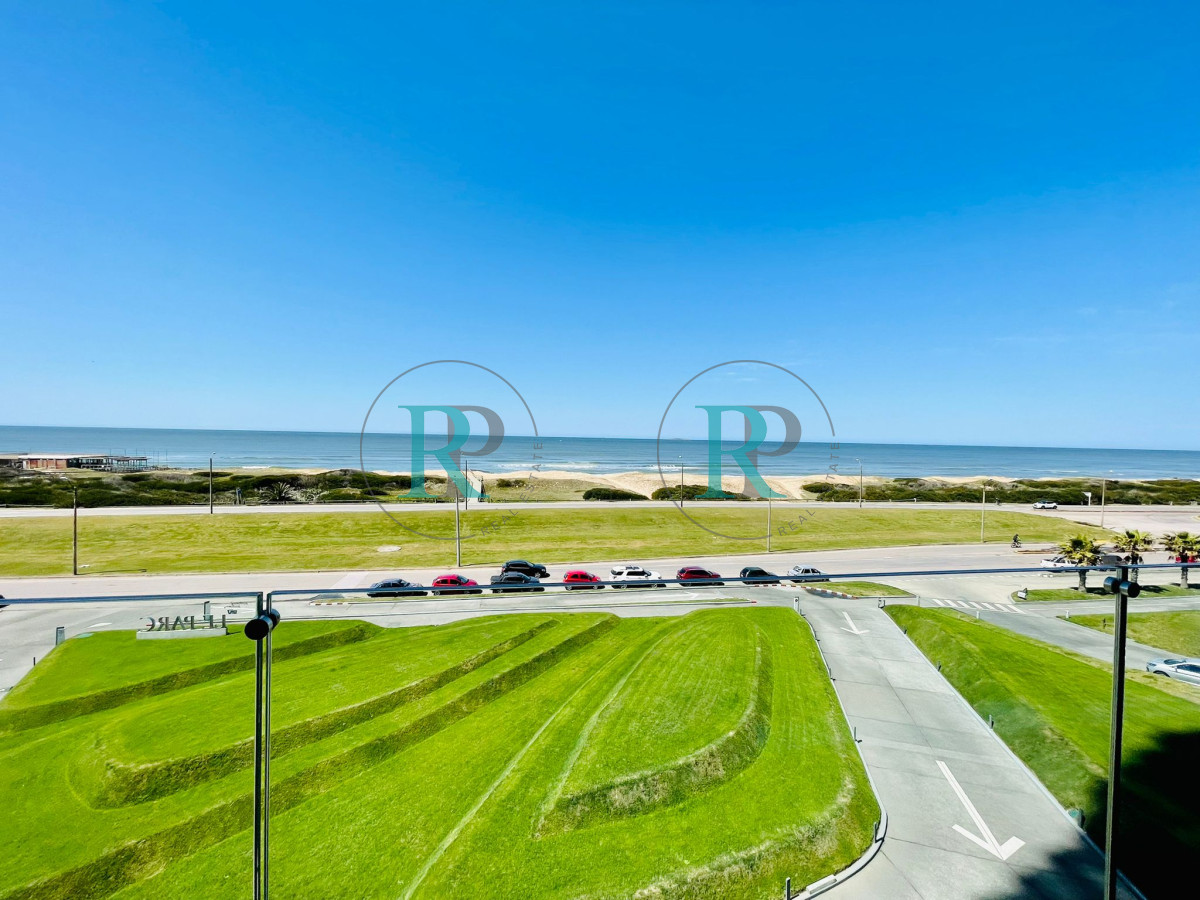 Apartamento ID.1376 - Alquiler  y venta de apartamento de 3 dormitorios en Punta del Este 