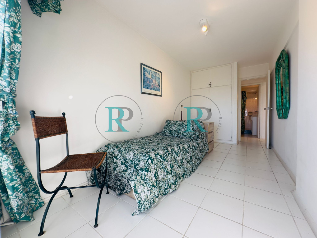 Apartamento ID.1860 - Apto en venta de 2 dormitorios, 2 baños, Punta del este. 