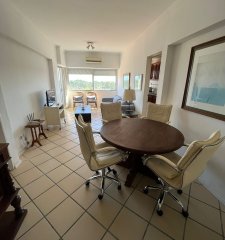 Alquiler y venta de apartamento de dos dormitorios en Punta del Este