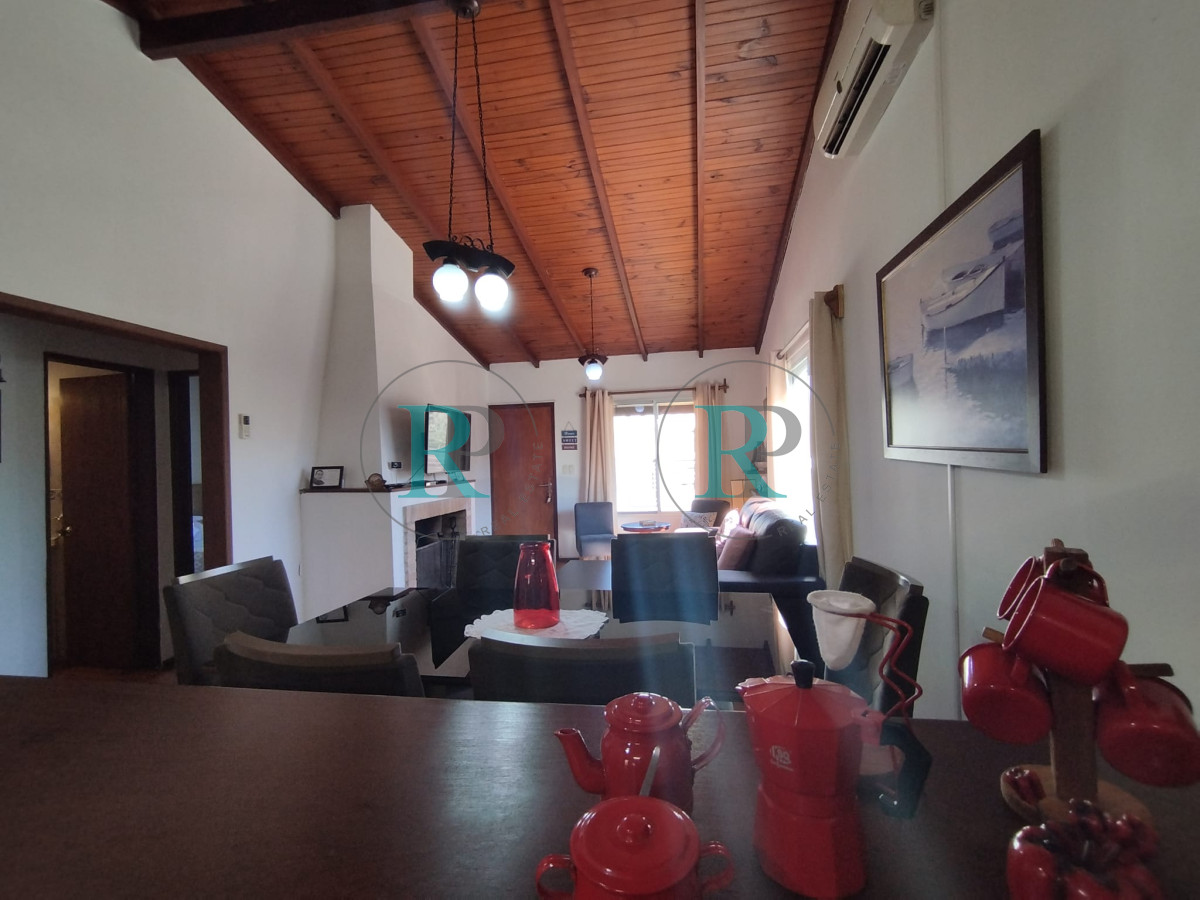 Casa ID.2212 - Casa en venta de dos dormitorios en El Tesoro