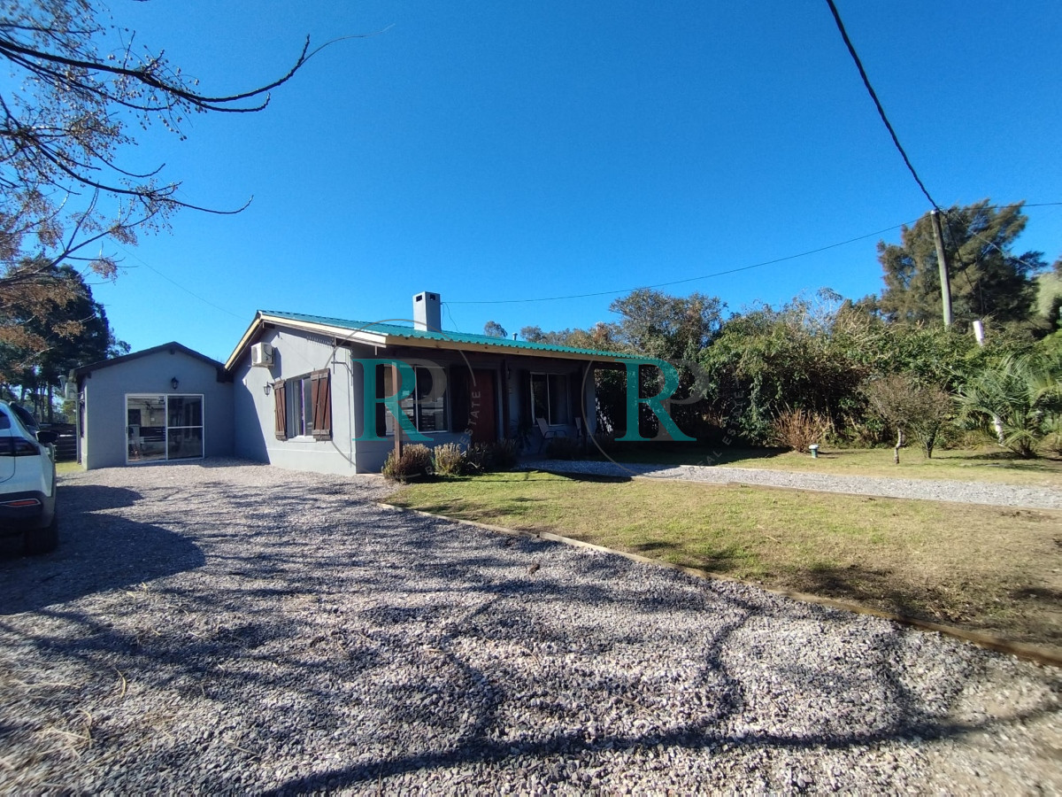 Casa ID.2212 - Casa en venta de dos dormitorios en El Tesoro
