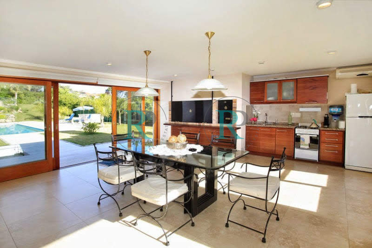 Casa ID.1586 - casa en venta en playa mansa
