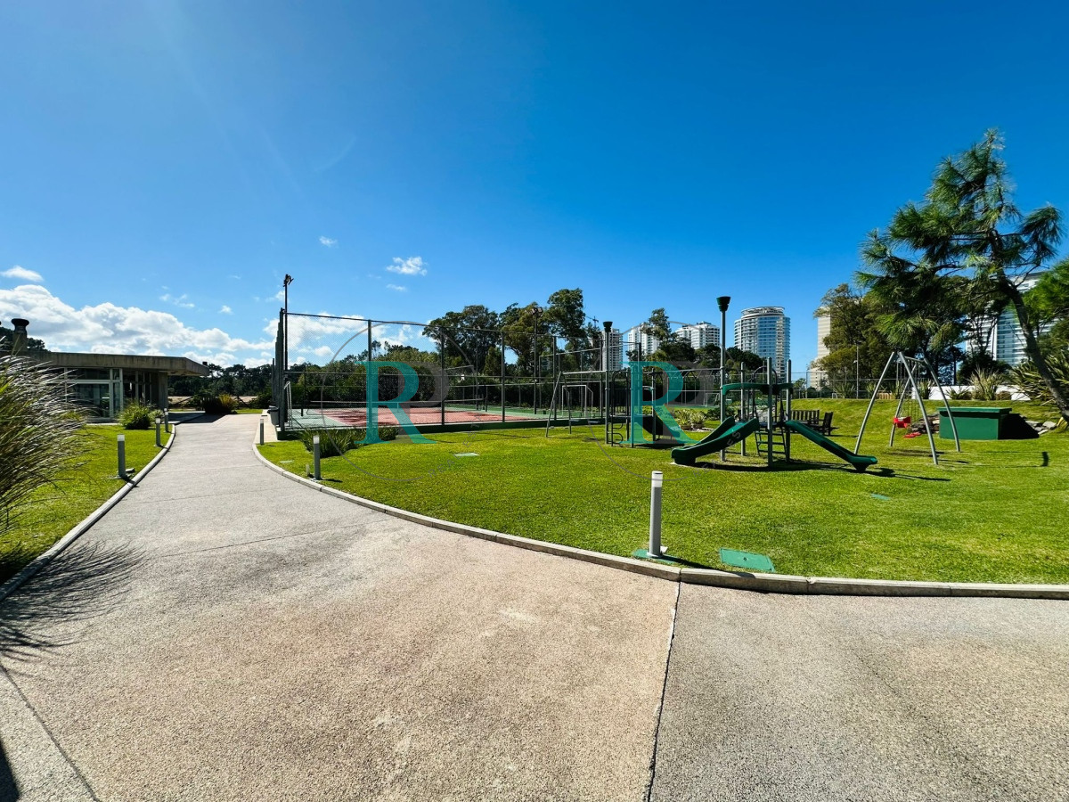 Apartamento ID.1700 - Penthouse en VENTA, 3 dormitorios en suite + Dependencia, vista 180°.
