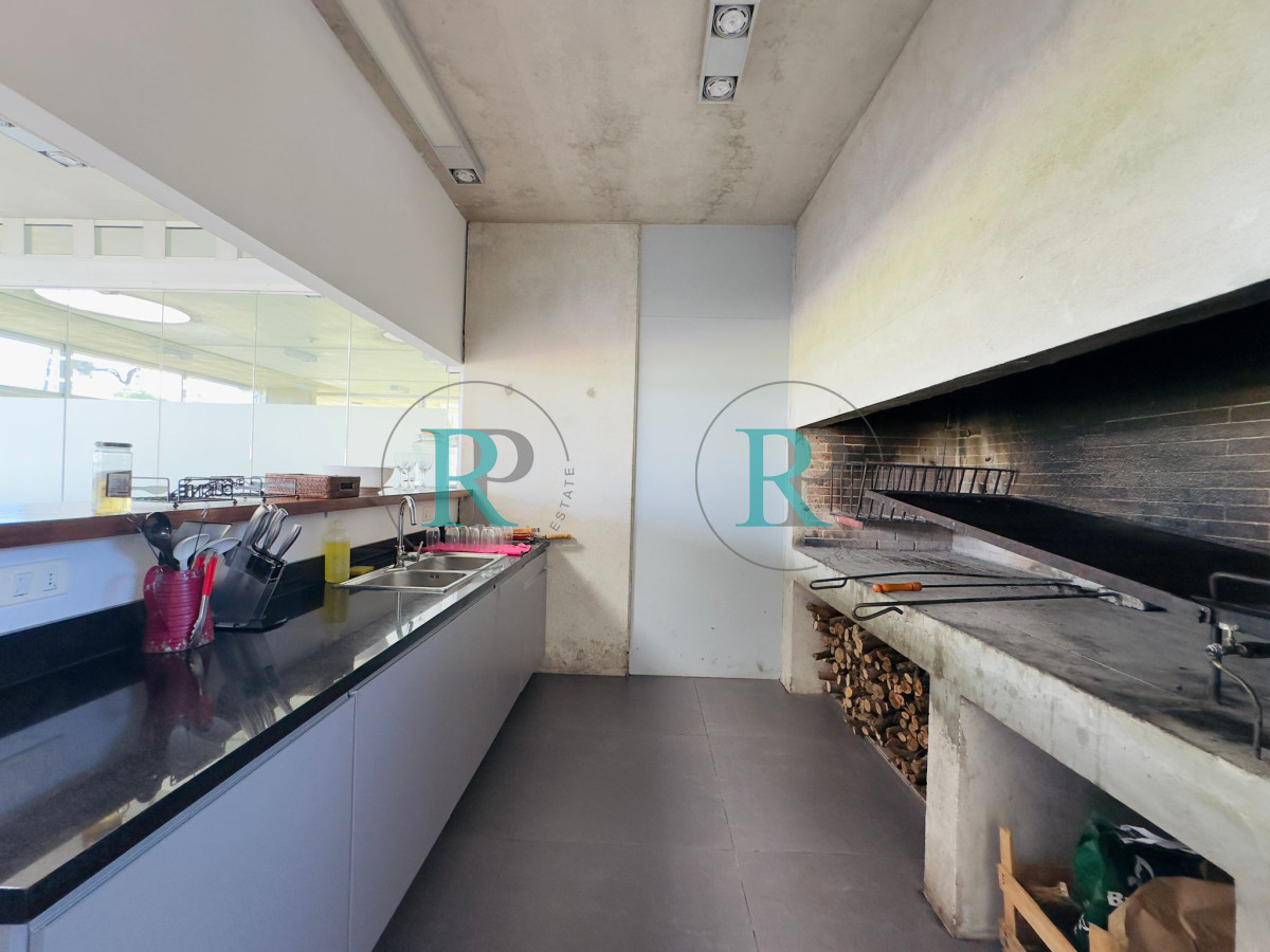 Apartamento ID.1700 - Penthouse en VENTA, 3 dormitorios en suite + Dependencia, vista 180°.