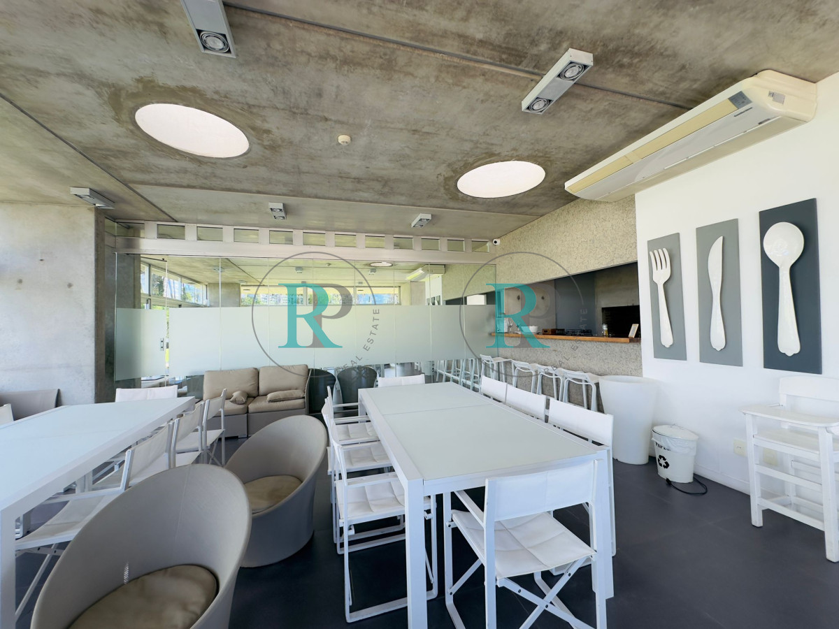 Apartamento ID.1700 - Penthouse en VENTA, 3 dormitorios en suite + Dependencia, vista 180°.