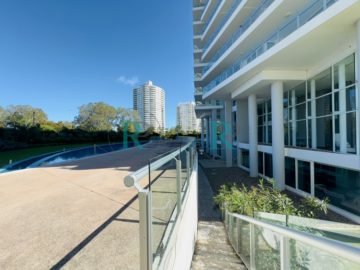 Apartamento ID.1700 - Penthouse en VENTA, 3 dormitorios en suite + Dependencia, vista 180°.