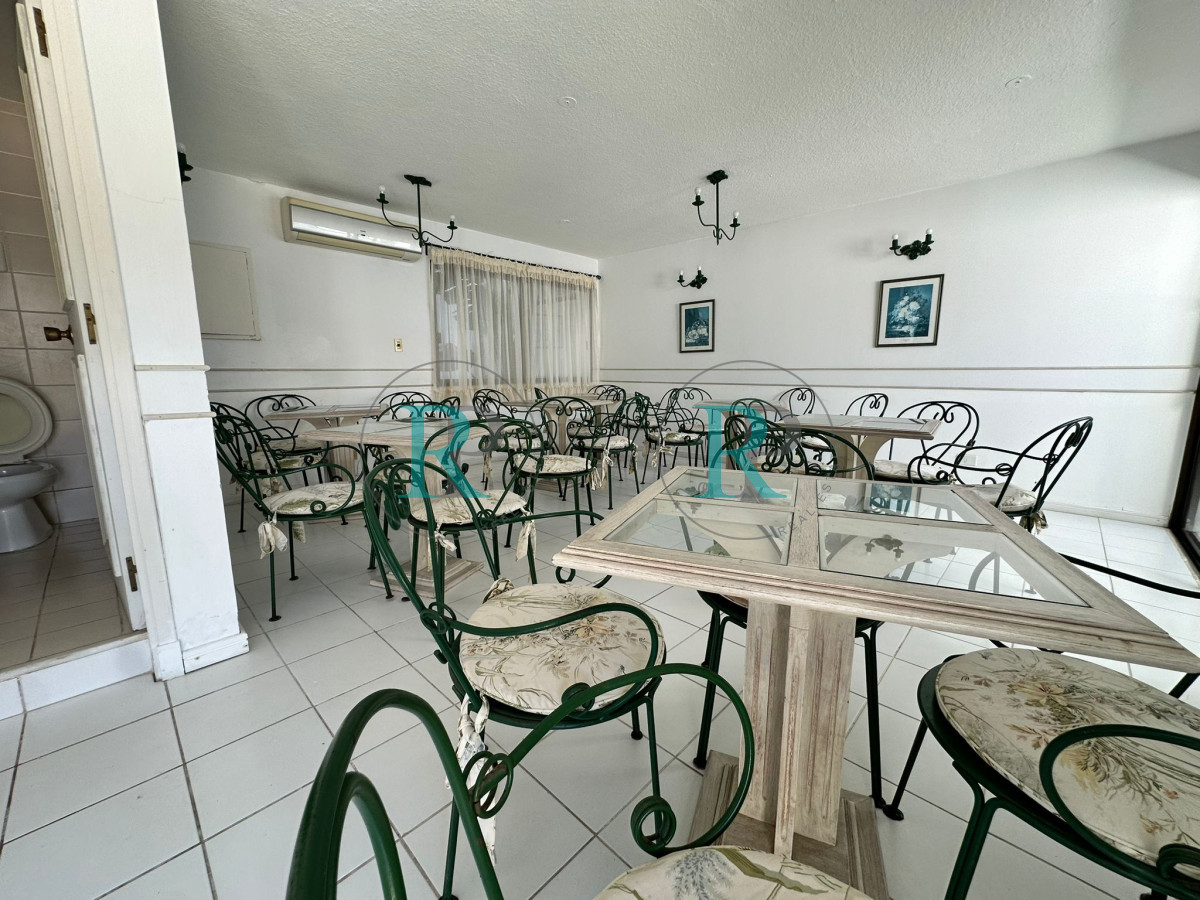 Apartamento ID.2444 - Apartamento de dos dormitorios en venta en Punta del Este.-