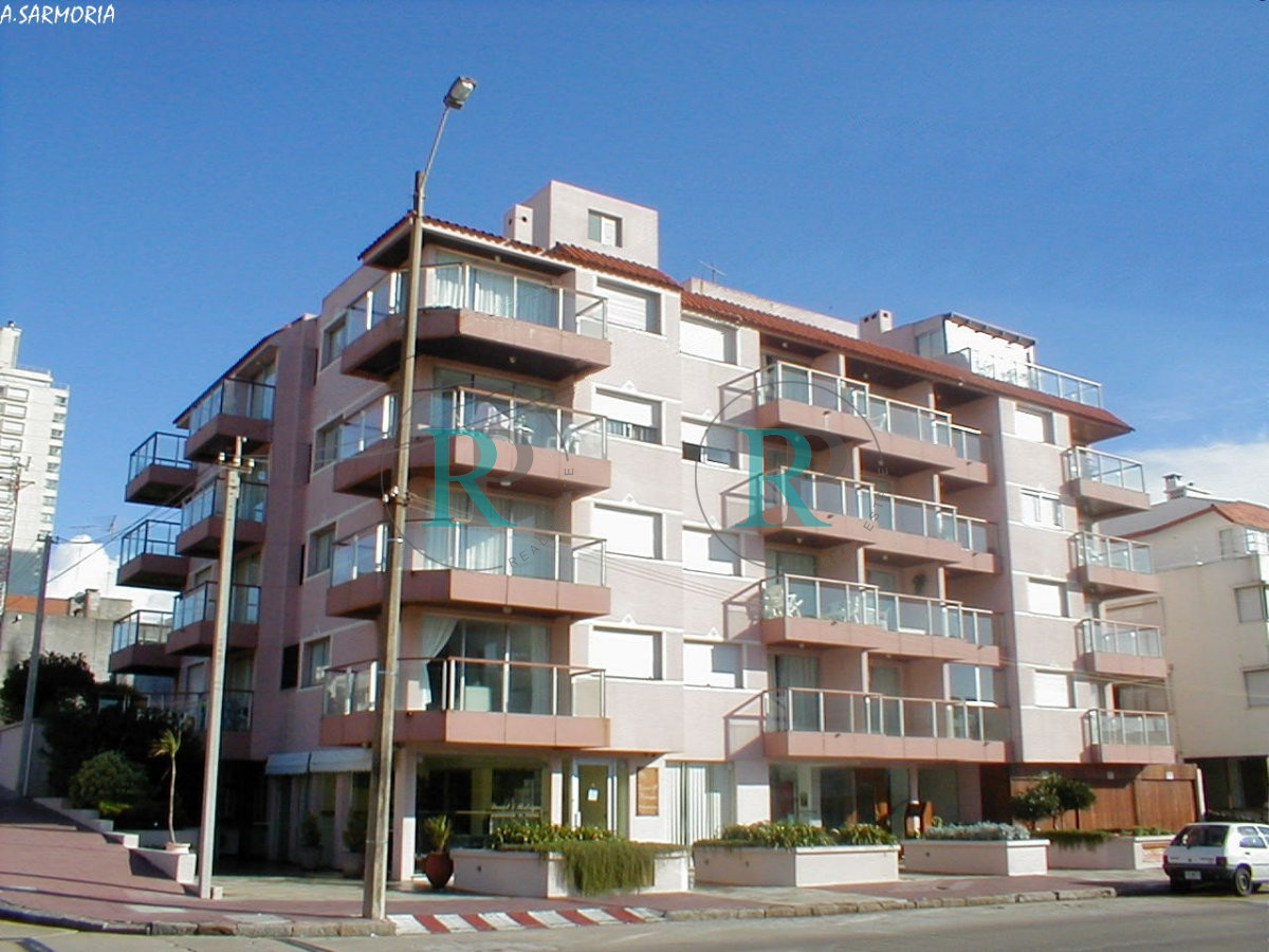 Apartamento ID.2244 - Apartamento en venta de dos dormitorios en Punta del Este