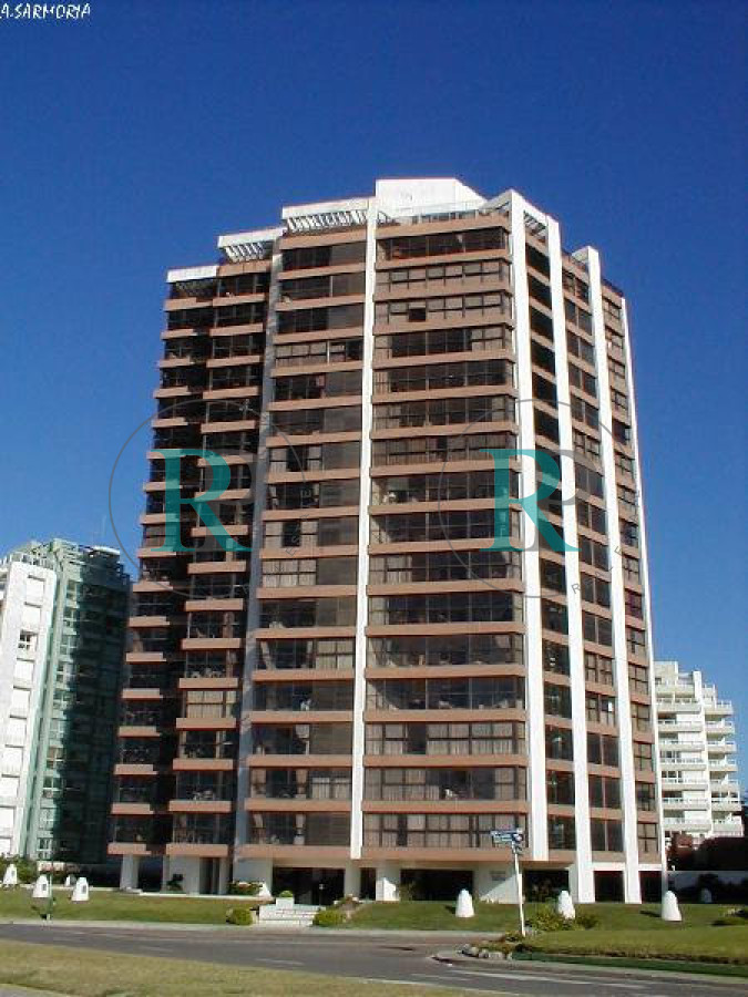 Apartamento ID.1031 - Venta de apartamento de 3 dormitorios en Punta del Este