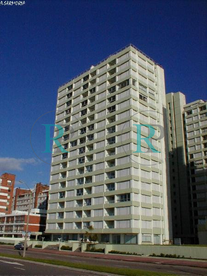 Apartamento ID.2062 - Alquiler por temporada de apartamento de 3 dormitorios en Punta del Este