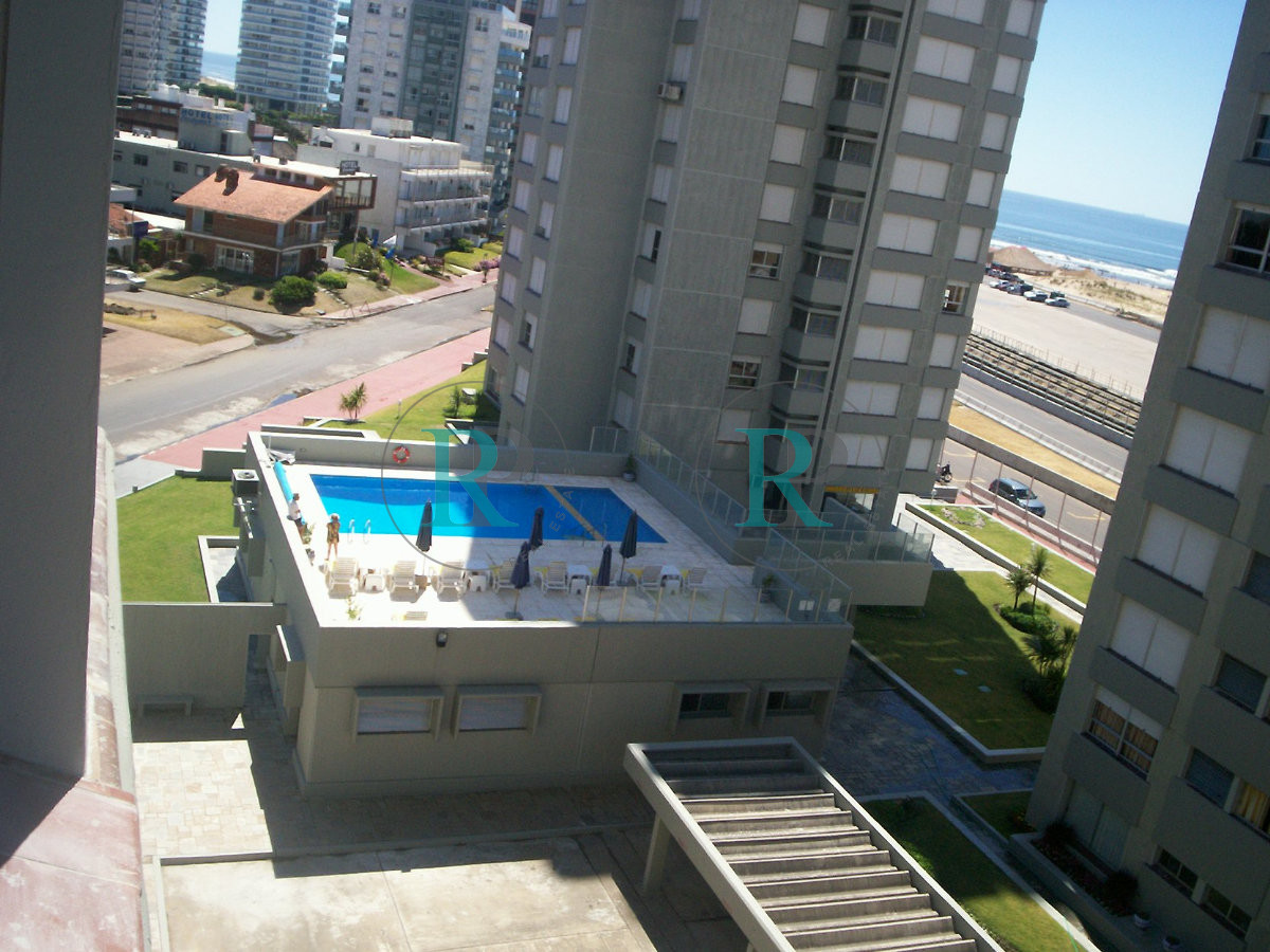 Apartamento ID.2062 - Alquiler por temporada de apartamento de 3 dormitorios en Punta del Este