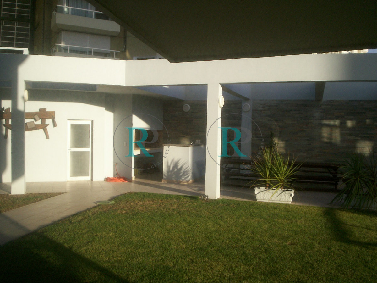 Apartamento ID.892 - Venta Y Alquiler de apartamento de dos dormitorios en Punta del Este