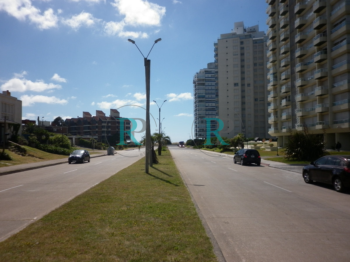 Apartamento ID.892 - Venta Y Alquiler de apartamento de dos dormitorios en Punta del Este
