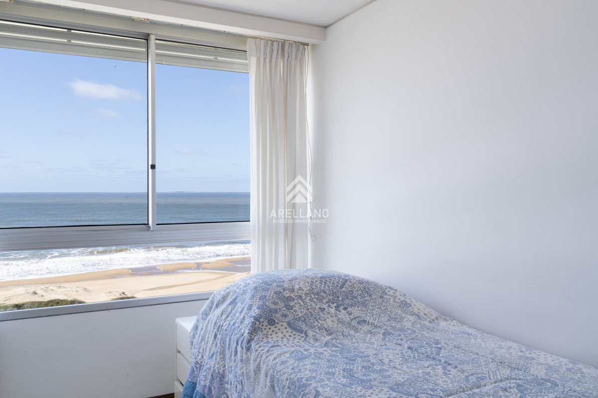 Apartamento ID.2775 - Venta de apartamento de 3 dormitorios y dep. de servicio en Punta del Este