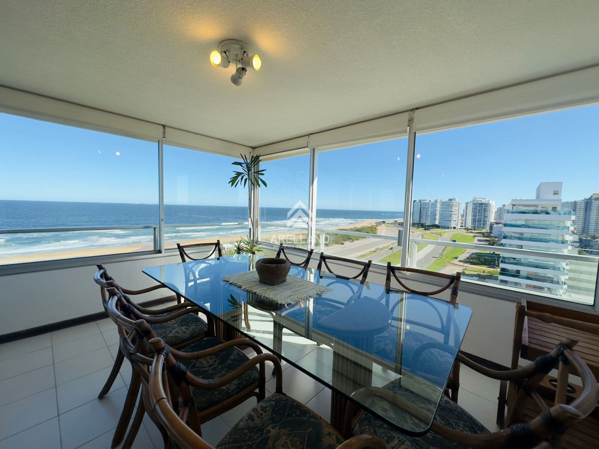 Apartamento ID.2775 - Venta de apartamento de 3 dormitorios y dep. de servicio en Punta del Este