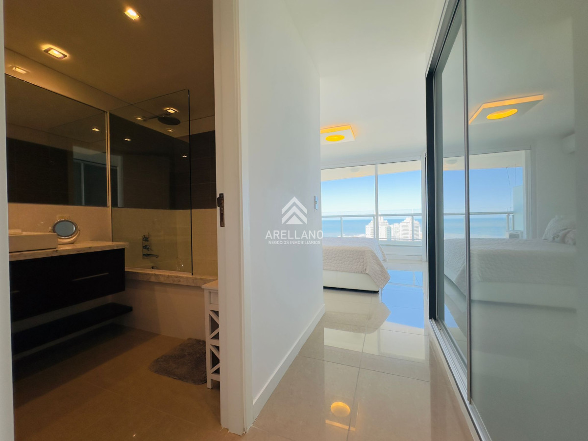 Apartamento ID.3260 - Penthouse en VENTA, 3 dormitorios en suite + Dependencia, vista 180°.