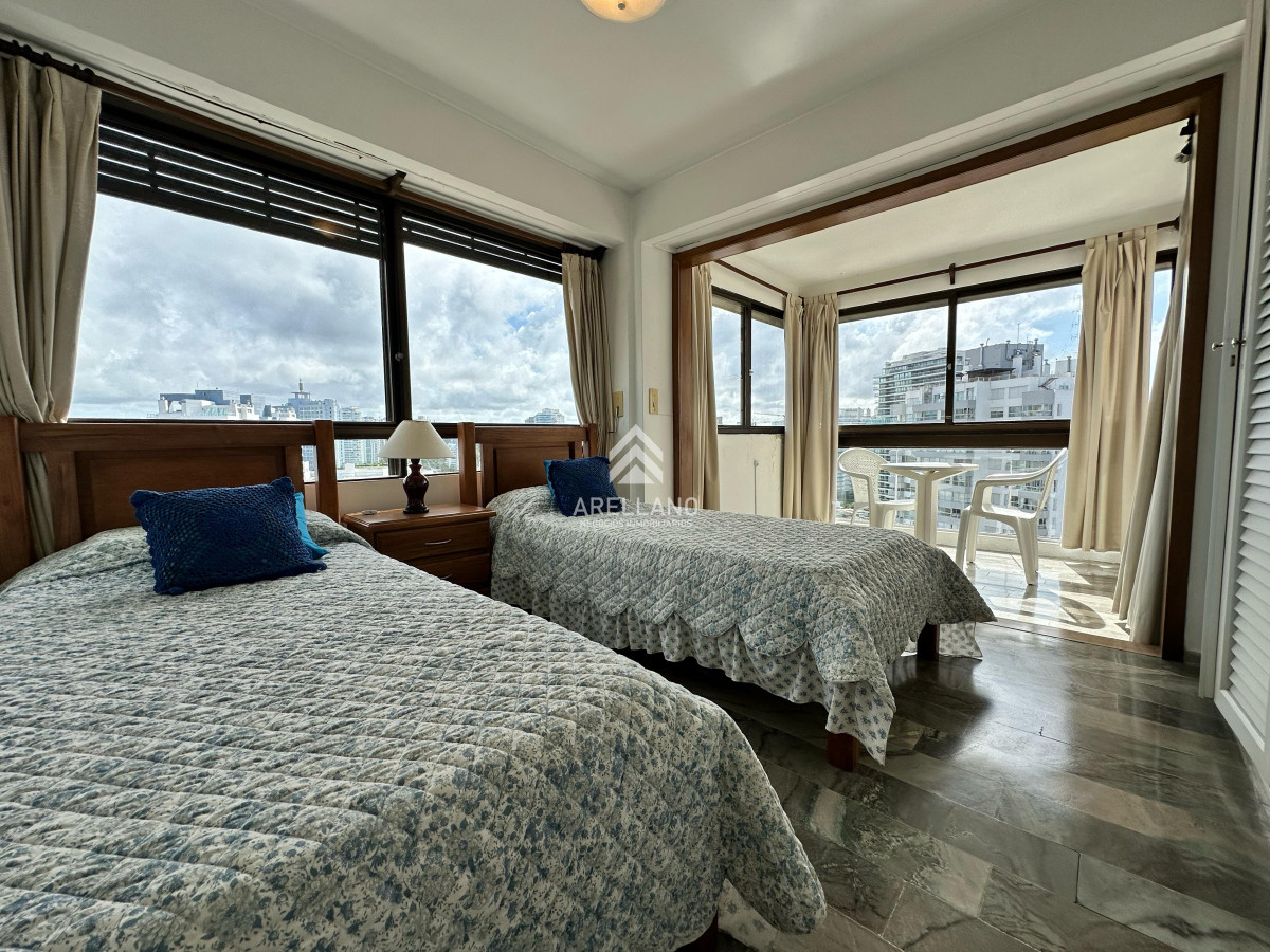 Apartamento ID.4427 - Venta Apartamento de 3 dormitorios en venta en Punta del Este