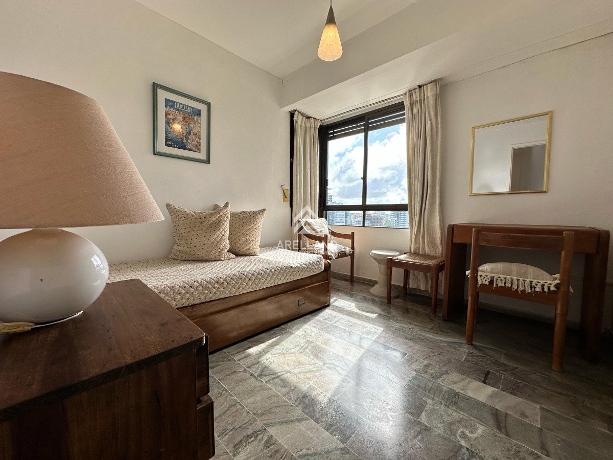 Apartamento ID.4427 - Venta Apartamento de 3 dormitorios en venta en Punta del Este