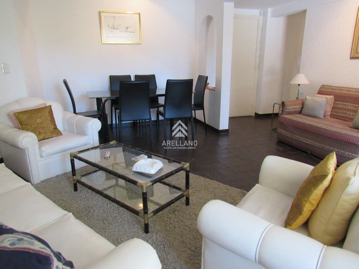 Apartamento ID.5316 - Venta apartamento 3 dormitorios en playa brava con parrillero y dos garages