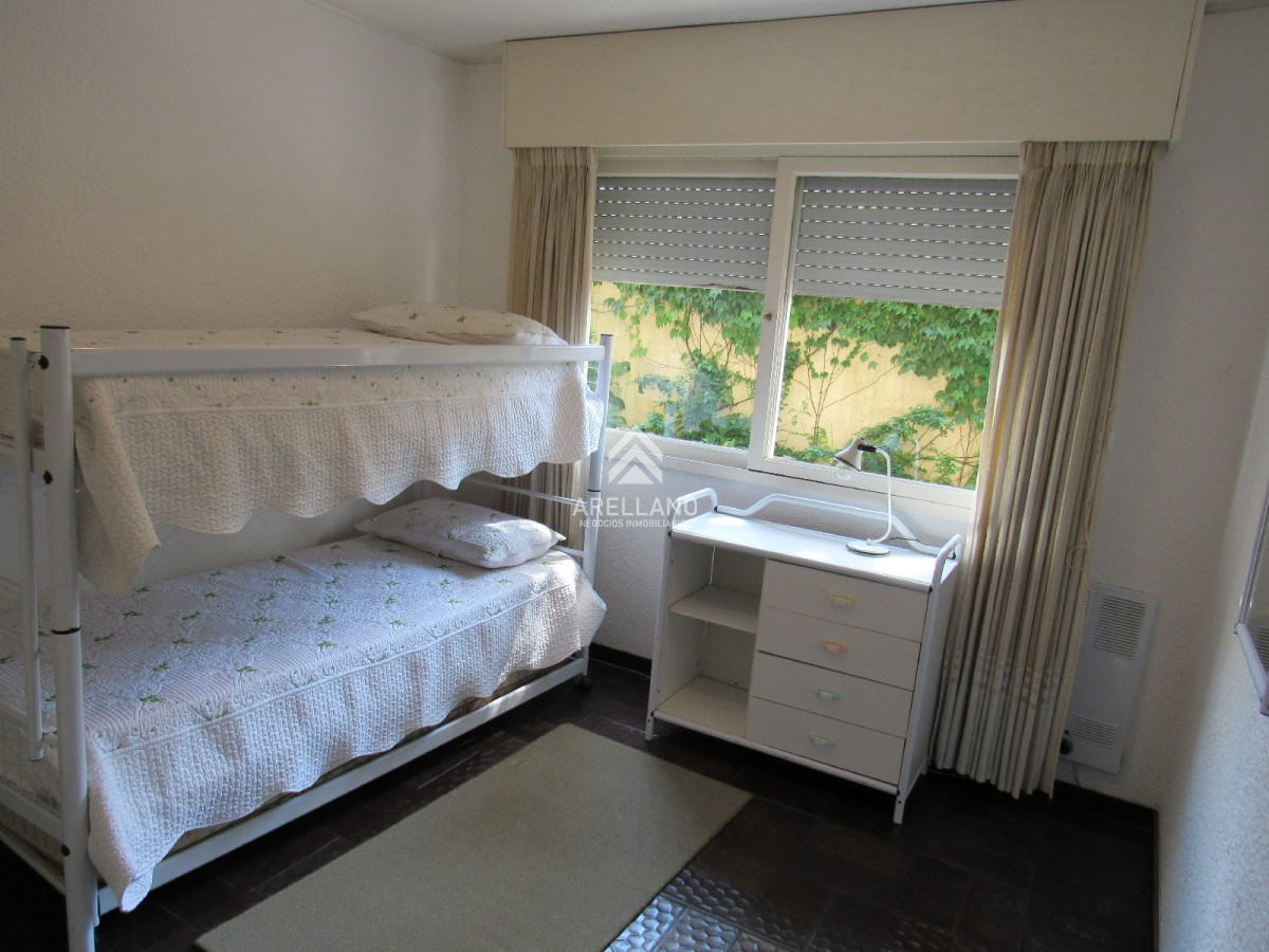 Apartamento ID.5316 - Venta apartamento 3 dormitorios en playa brava con parrillero y dos garages