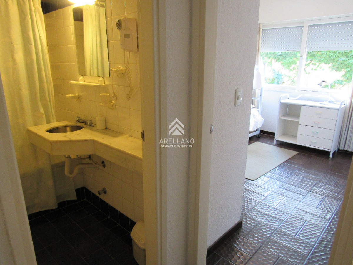 Apartamento ID.5316 - Venta apartamento 3 dormitorios en playa brava con parrillero y dos garages