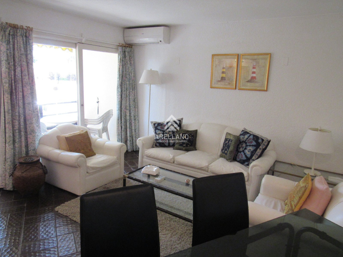 Apartamento ID.5316 - Venta apartamento 3 dormitorios en playa brava con parrillero y dos garages