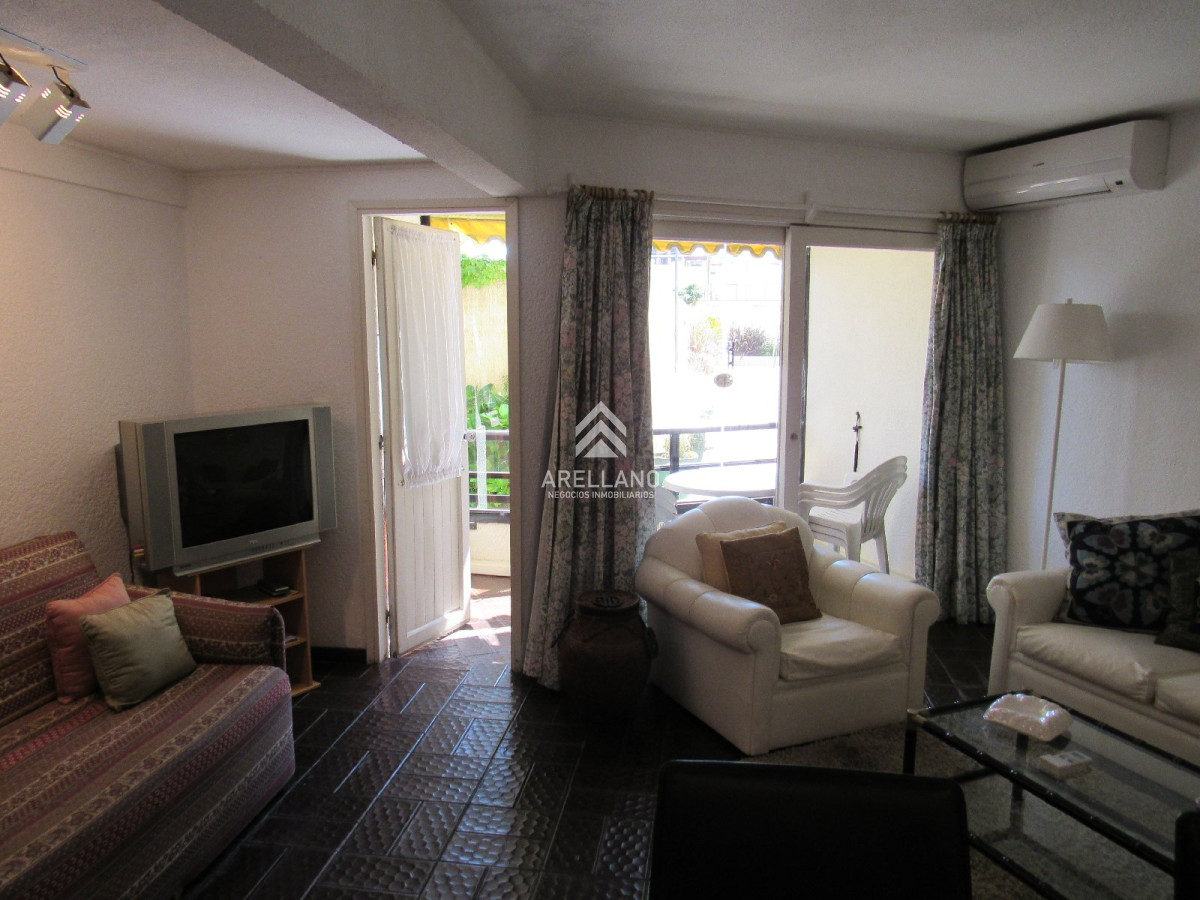 Apartamento ID.5316 - Venta apartamento 3 dormitorios en playa brava con parrillero y dos garages