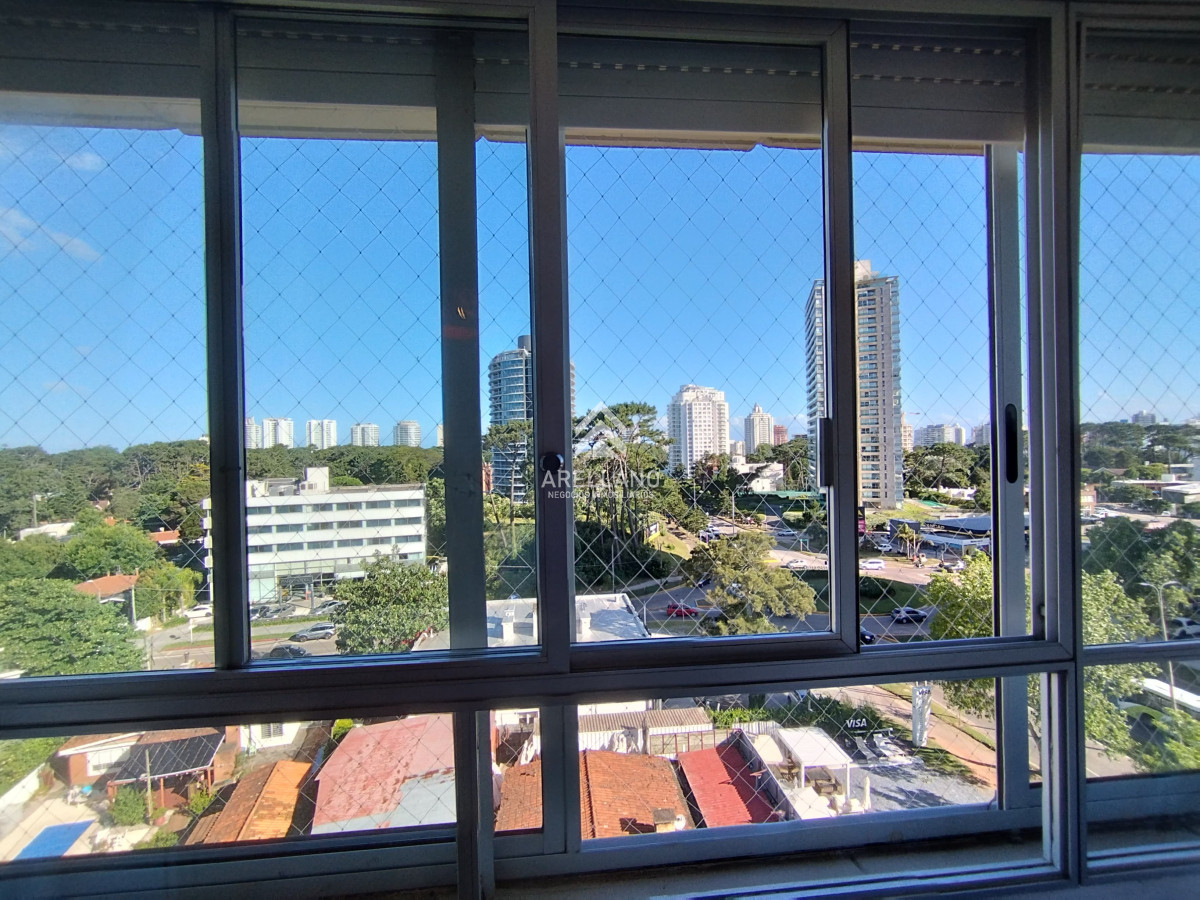 Apartamento ID.4490 - Venta Apartamento 3 dormitorios y dependencia 