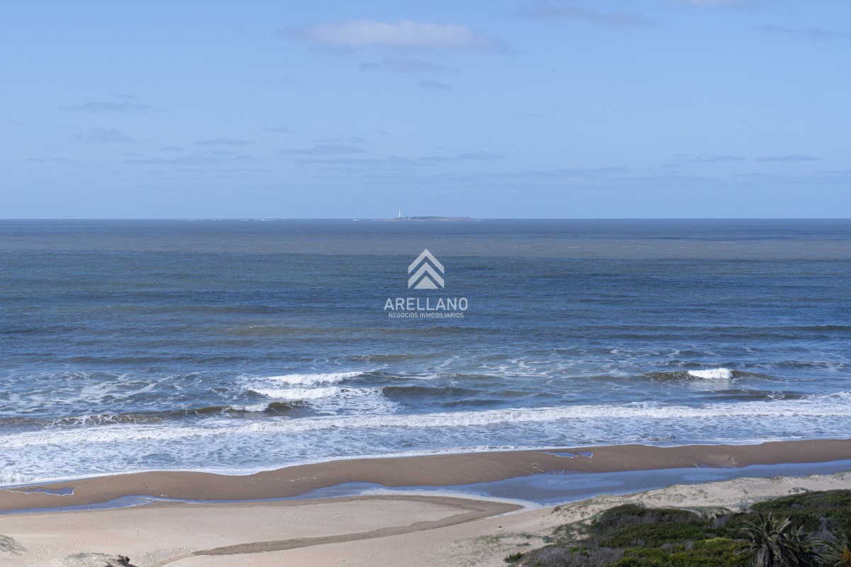 Apartamento ID.2775 - Venta de apartamento de 3 dormitorios y dep. de servicio en Punta del Este
