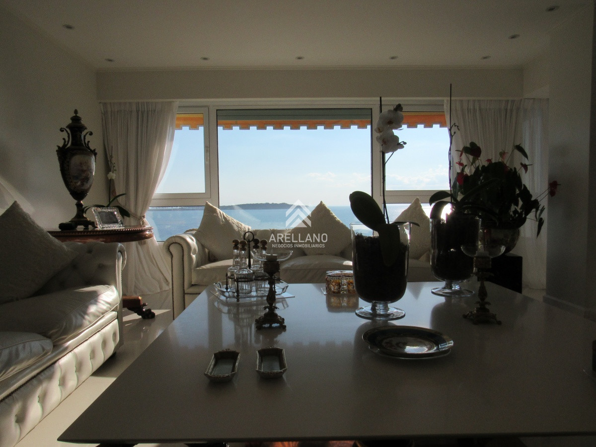 Apartamento ID.5554 - Venta Y alquiler de apartamento de 3 dormitorios en Punta del Este