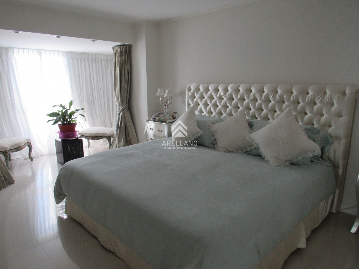 Apartamento ID.5554 - Venta Y alquiler de apartamento de 3 dormitorios en Punta del Este