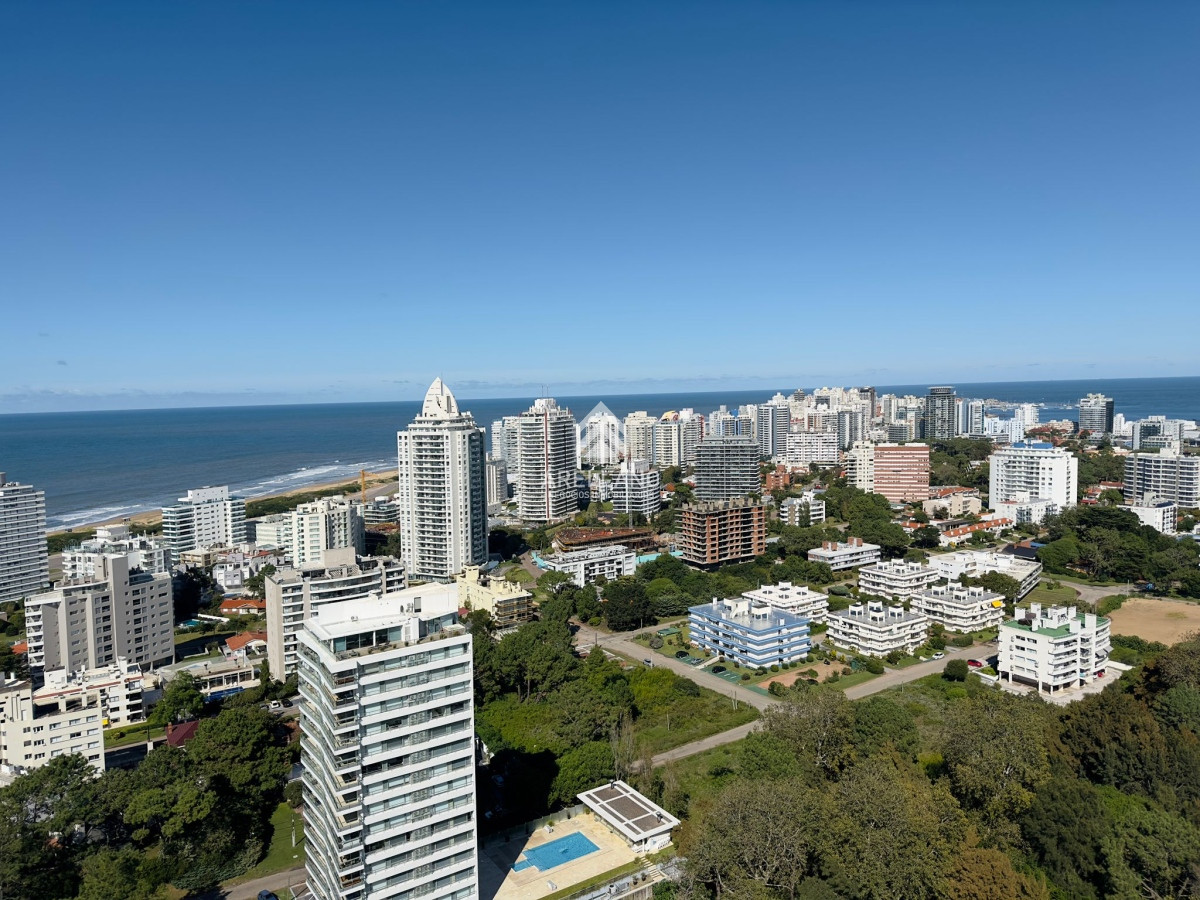 Apartamento ID.3260 - Penthouse en VENTA, 3 dormitorios en suite + Dependencia, vista 180°.