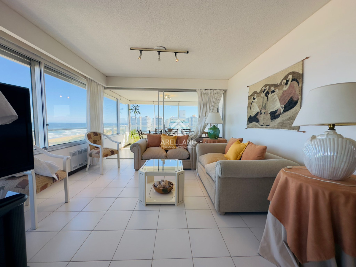 Apartamento ID.2775 - Venta de apartamento de 3 dormitorios y dep. de servicio en Punta del Este