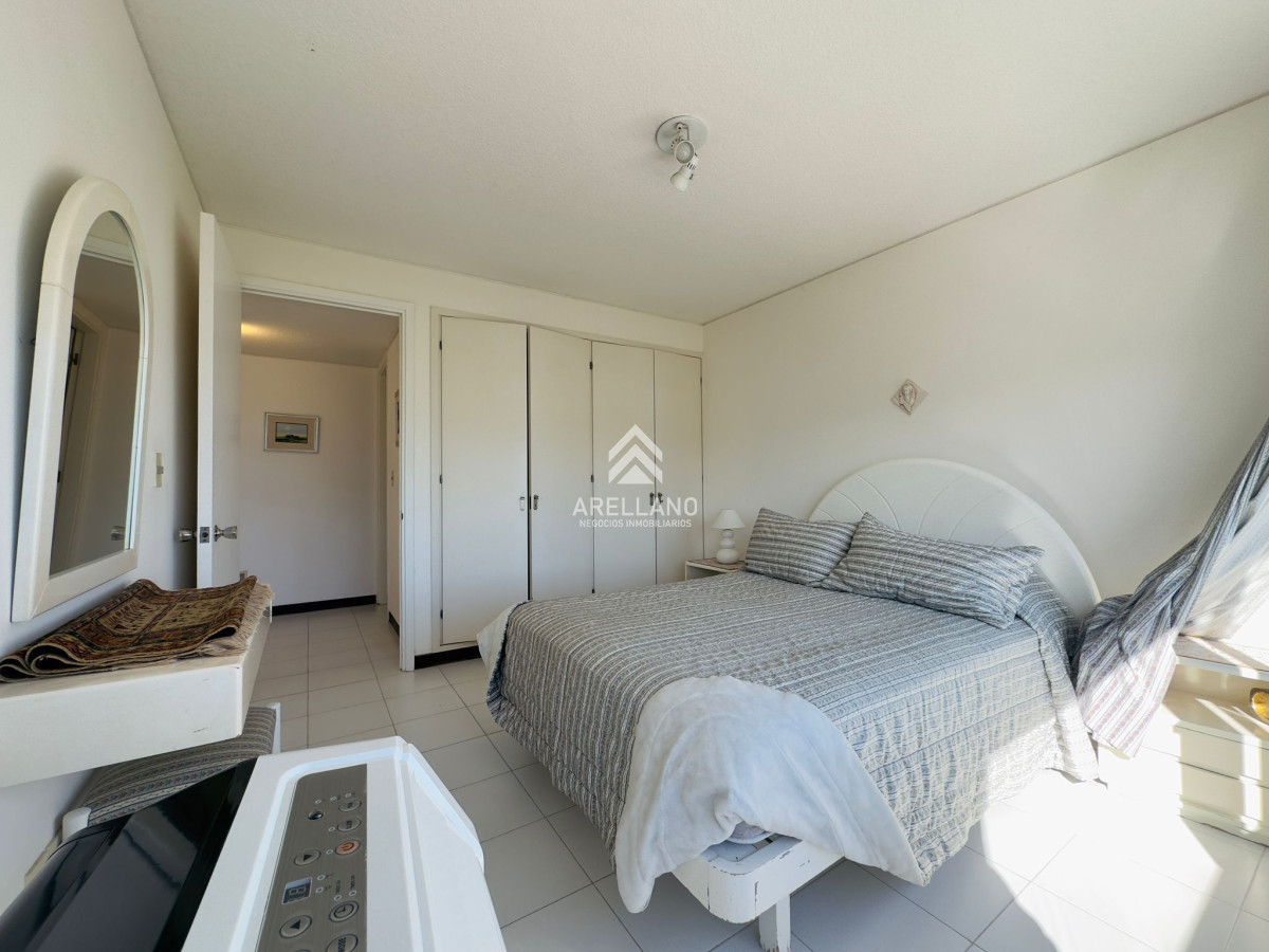 Apartamento ID.2775 - Venta de apartamento de 3 dormitorios y dep. de servicio en Punta del Este