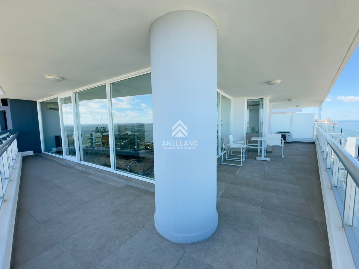 Apartamento ID.3260 - Penthouse en VENTA, 3 dormitorios en suite + Dependencia, vista 180°.