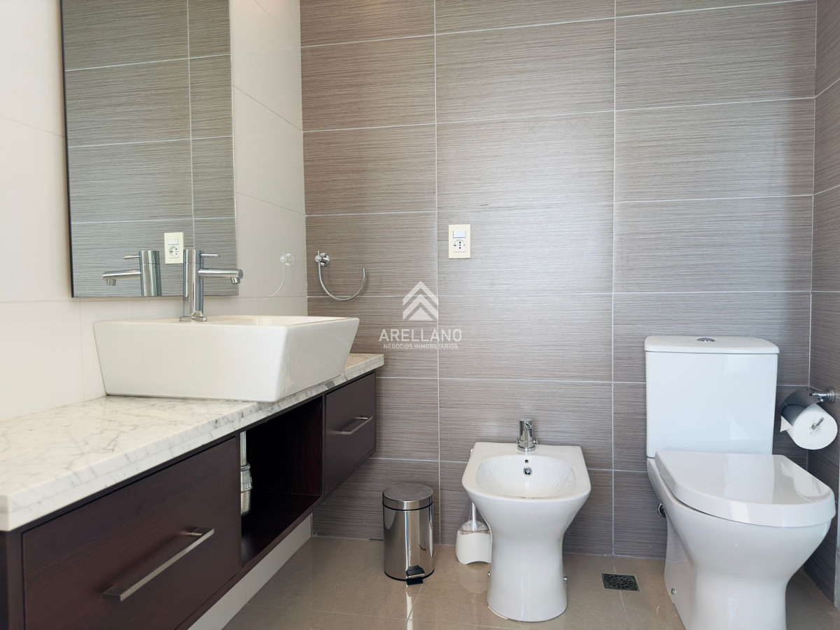 Apartamento ID.3260 - Penthouse en VENTA, 3 dormitorios en suite + Dependencia, vista 180°.