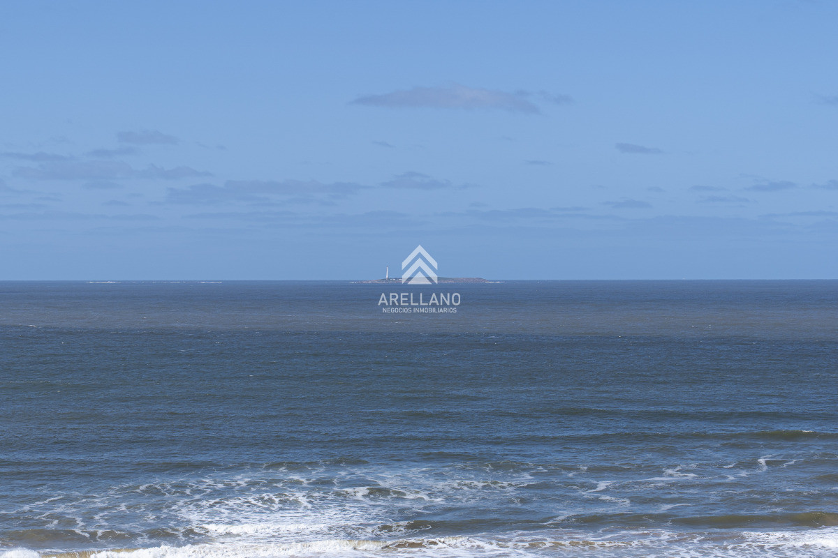 Apartamento ID.2775 - Venta de apartamento de 3 dormitorios y dep. de servicio en Punta del Este