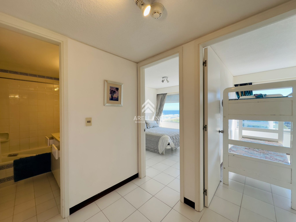 Apartamento ID.2775 - Venta de apartamento de 3 dormitorios y dep. de servicio en Punta del Este
