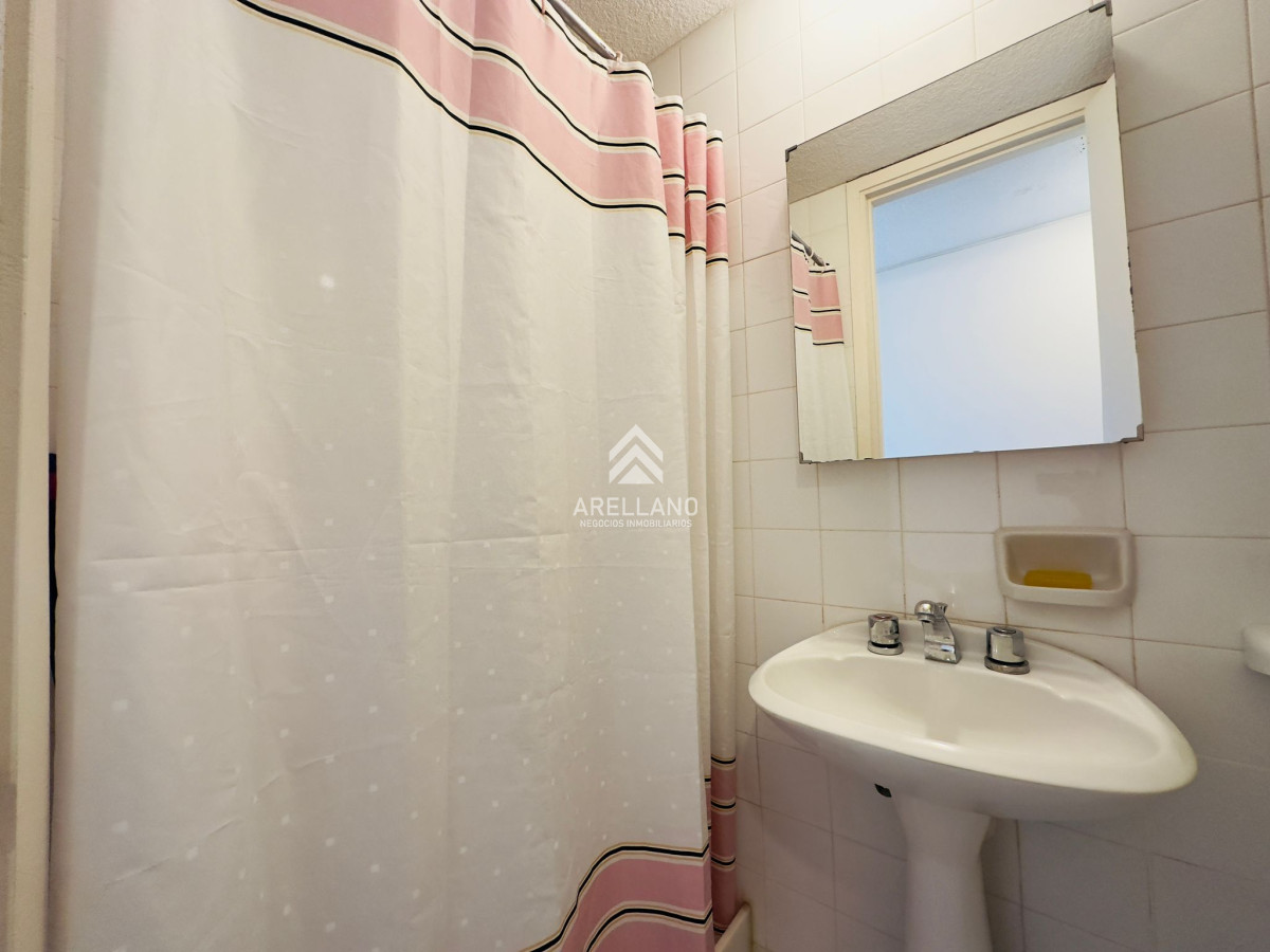 Apartamento ID.2775 - Venta de apartamento de 3 dormitorios y dep. de servicio en Punta del Este
