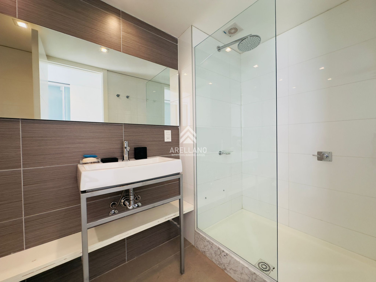 Apartamento ID.3260 - Penthouse en VENTA, 3 dormitorios en suite + Dependencia, vista 180°.