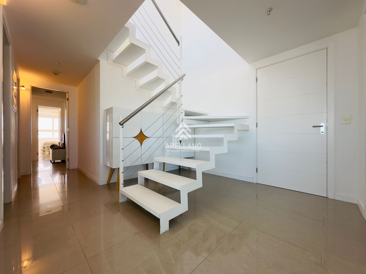 Apartamento ID.3260 - Penthouse en VENTA, 3 dormitorios en suite + Dependencia, vista 180°.