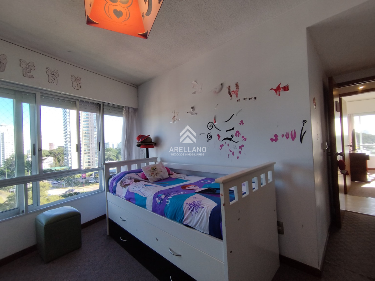 Apartamento ID.4490 - Venta Apartamento 3 dormitorios y dependencia 