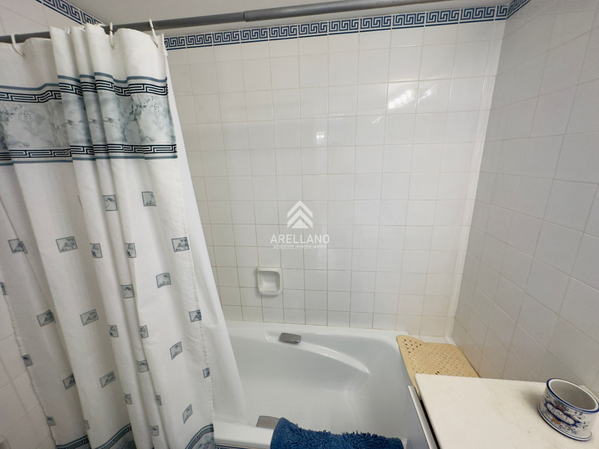 Apartamento ID.2775 - Venta de apartamento de 3 dormitorios y dep. de servicio en Punta del Este