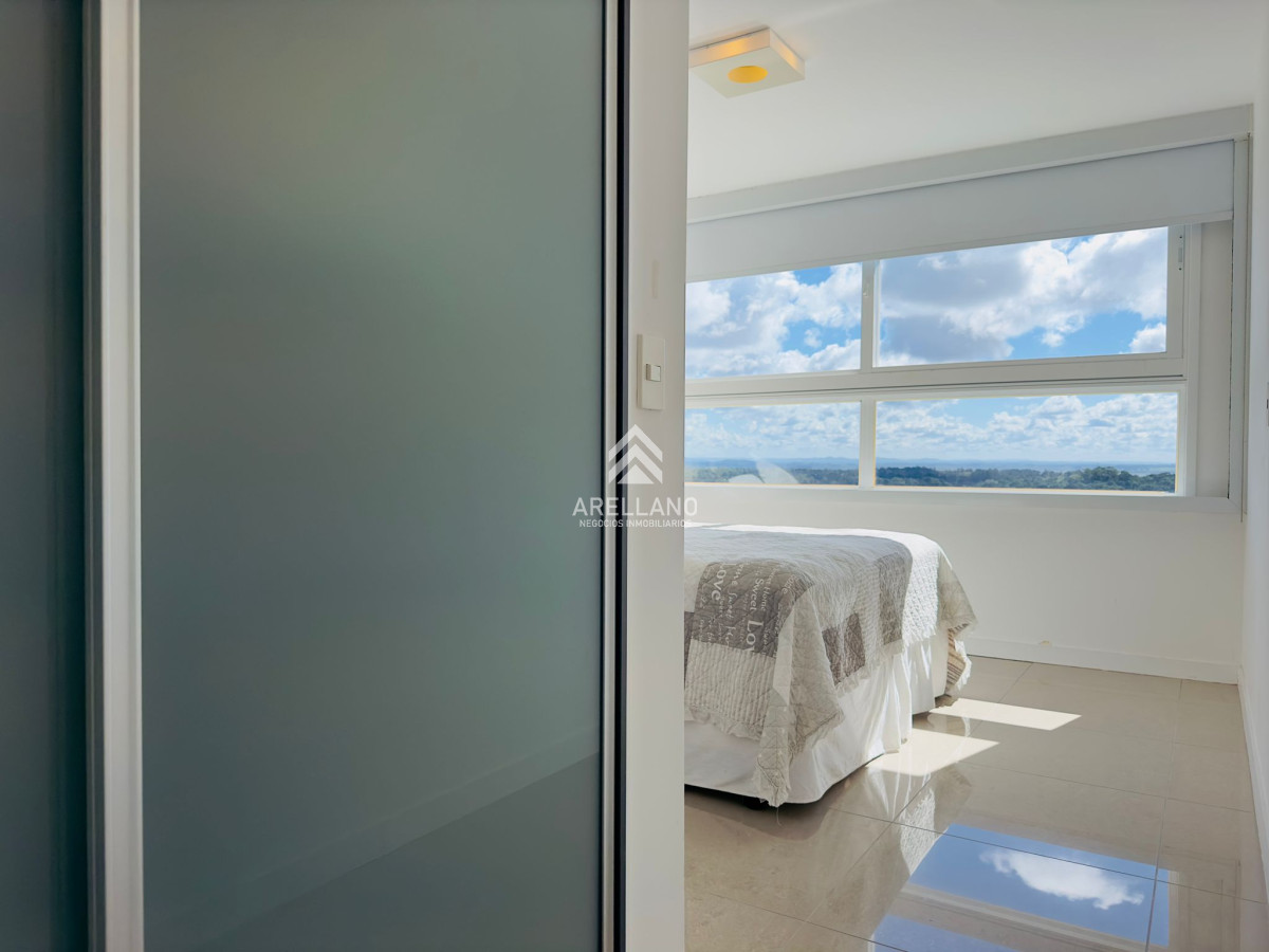 Apartamento ID.3260 - Penthouse en VENTA, 3 dormitorios en suite + Dependencia, vista 180°.