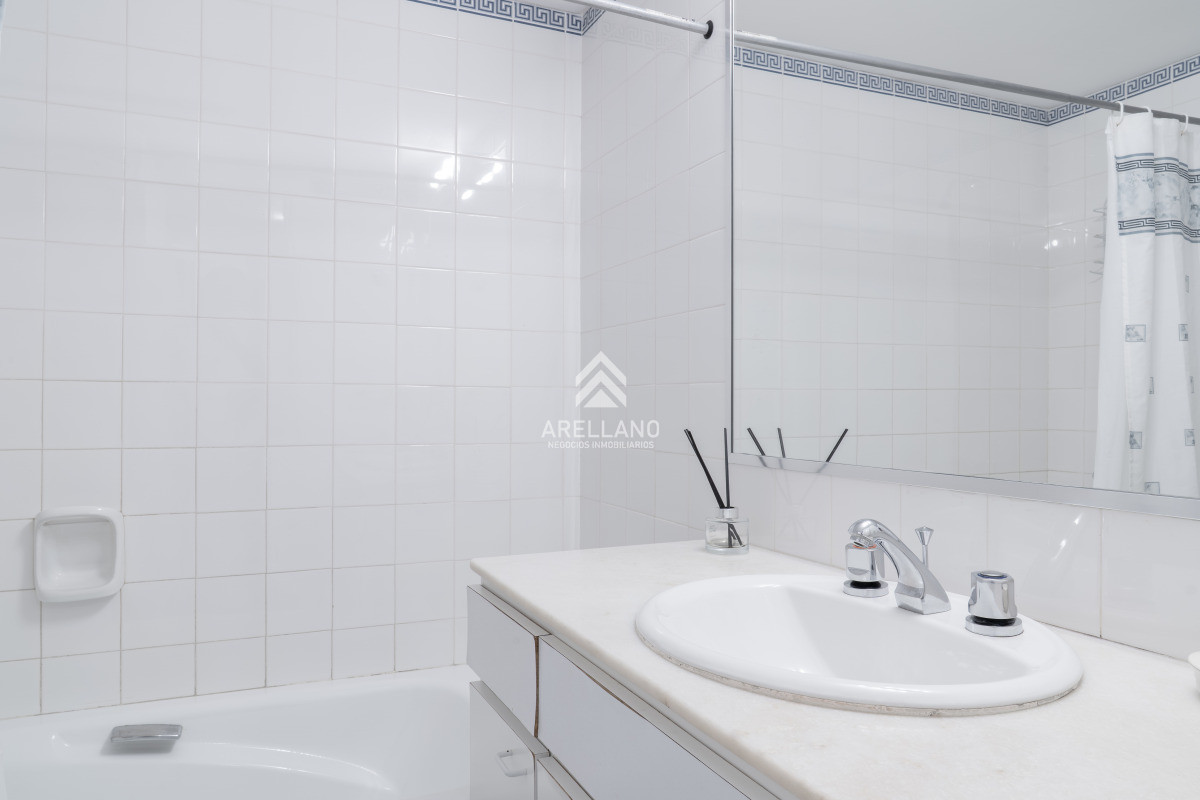 Apartamento ID.2775 - Venta de apartamento de 3 dormitorios y dep. de servicio en Punta del Este