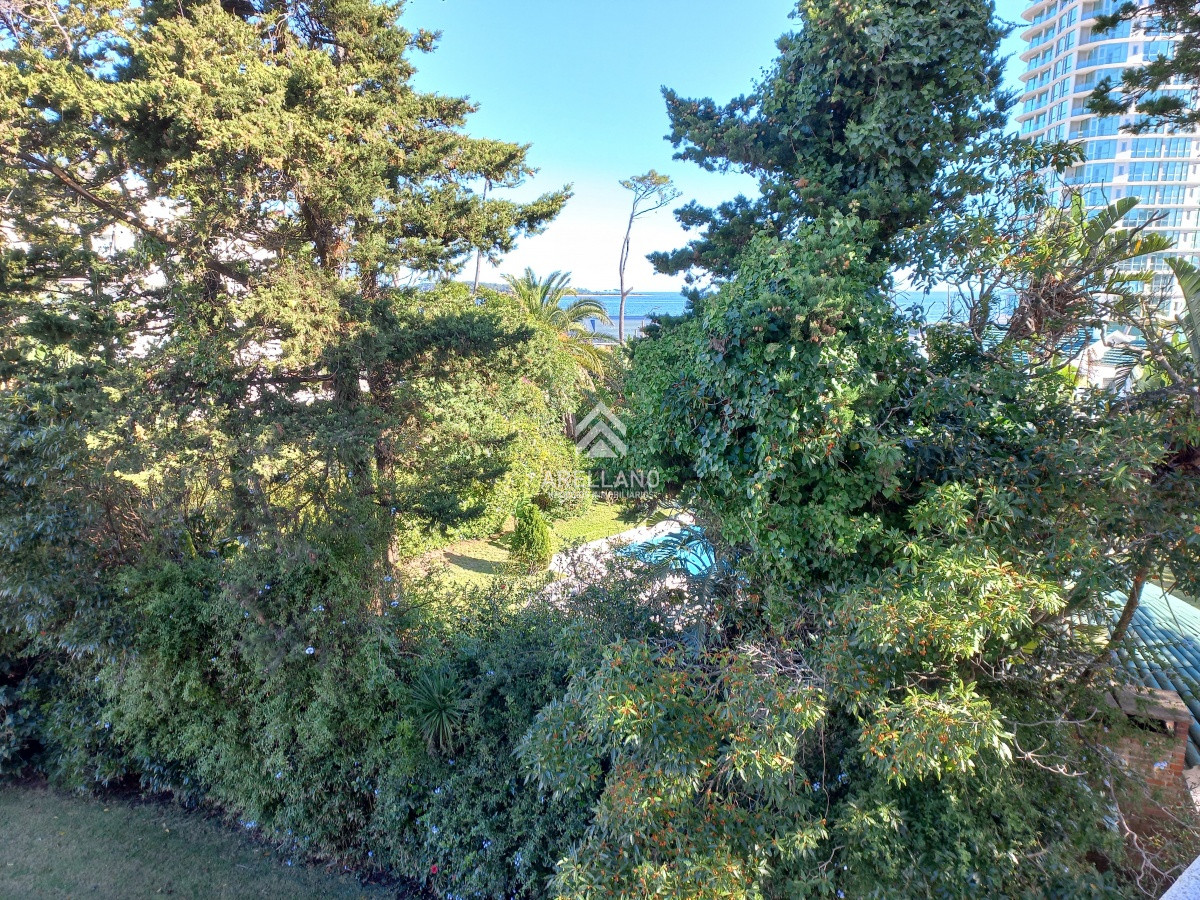 Apartamento ID.4565 - Venta de apartamento de 3 dormitorios en Punta del Este