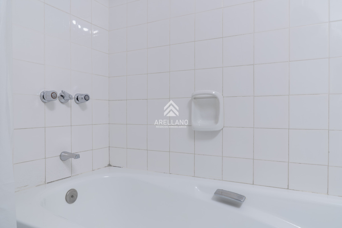 Apartamento ID.2775 - Venta de apartamento de 3 dormitorios y dep. de servicio en Punta del Este