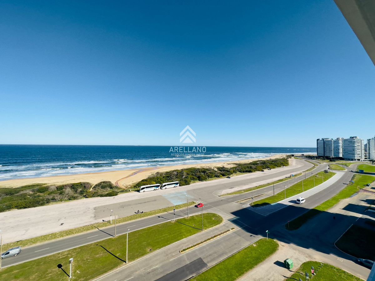 Apartamento ID.2775 - Venta de apartamento de 3 dormitorios y dep. de servicio en Punta del Este