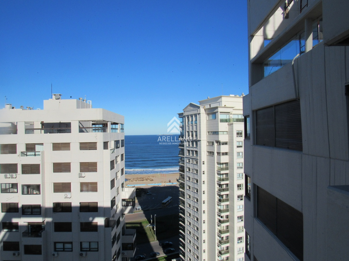 Apartamento ID.3889 - Apartamento en venta de 3 dormitorios en Punta del Este